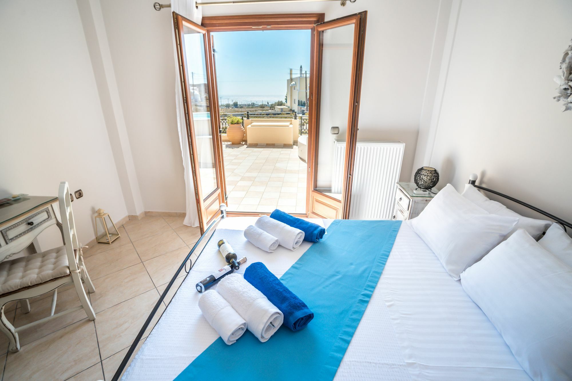Vineyard Exclusive Suites Akrotírion Exteriör bild