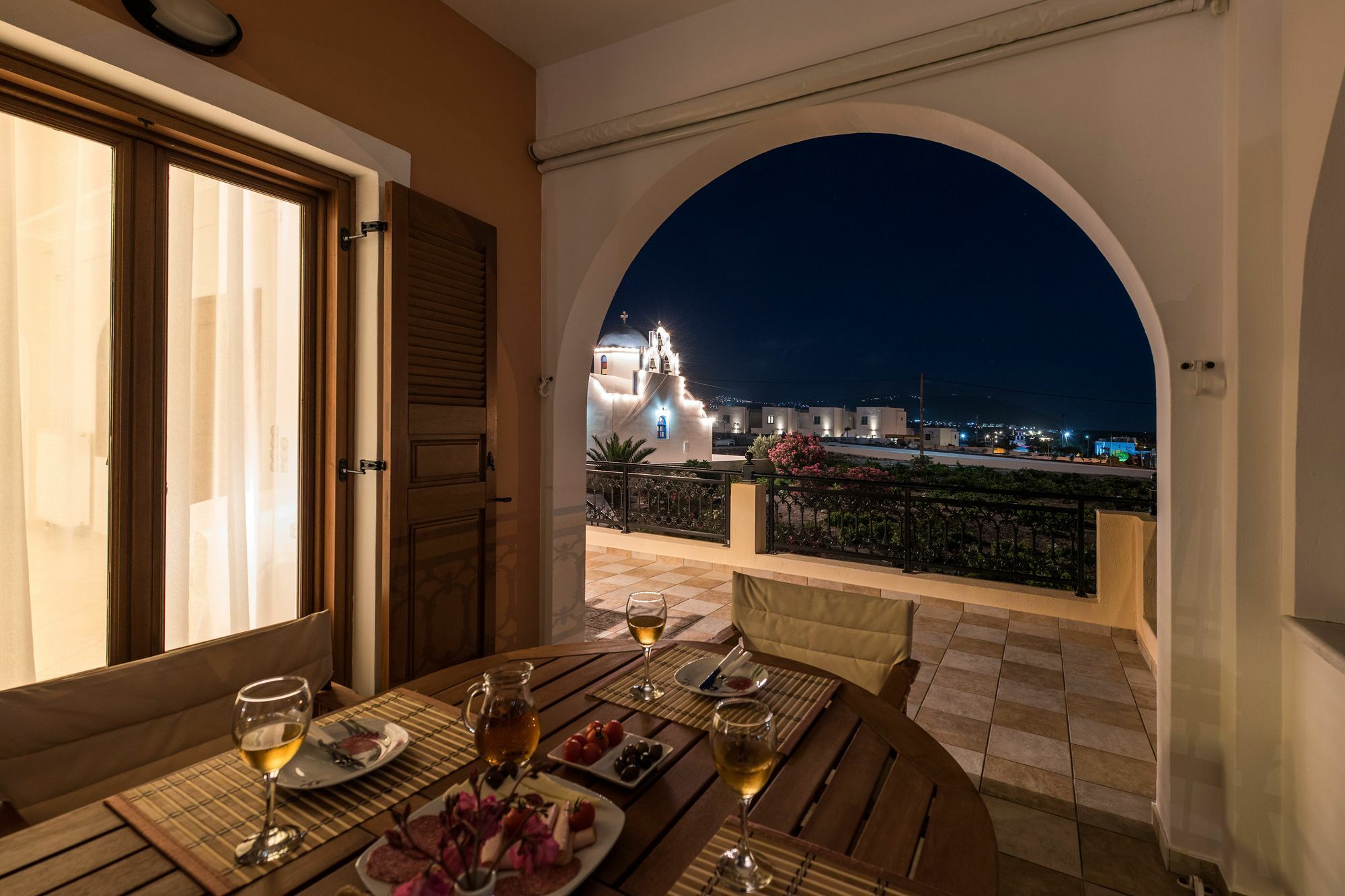 Vineyard Exclusive Suites Akrotírion Exteriör bild