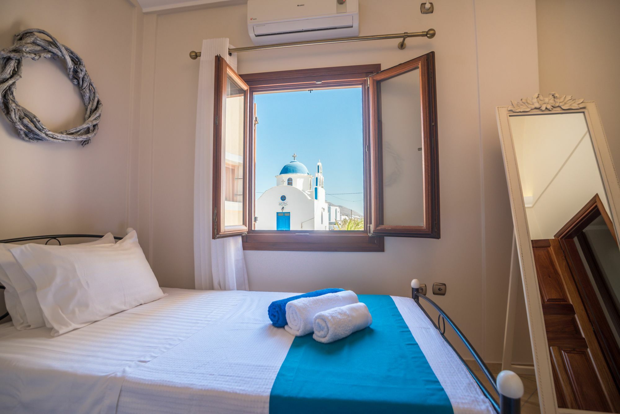 Vineyard Exclusive Suites Akrotírion Exteriör bild