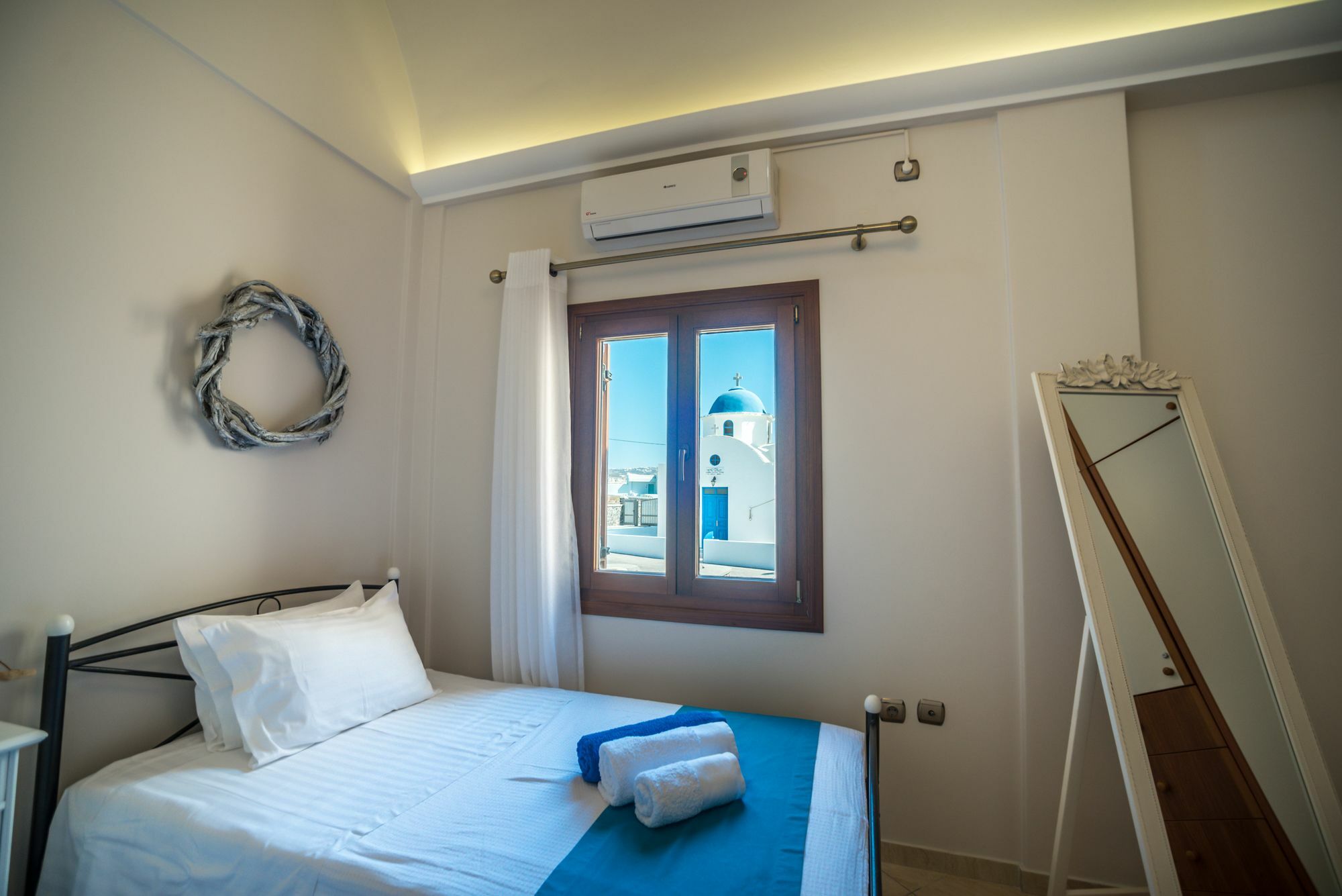 Vineyard Exclusive Suites Akrotírion Exteriör bild